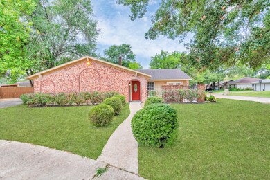 5811 Par Four Dr, Houston, TX 77088 - photo 2
