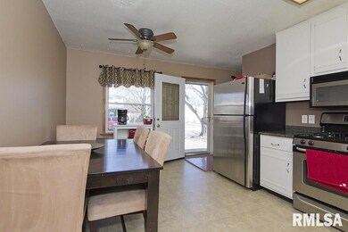 2215 W 45th St, Davenport, IA 52806 - photo 5
