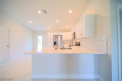 The Kitchen Peninsula Seats 3 To 4 People Comforta