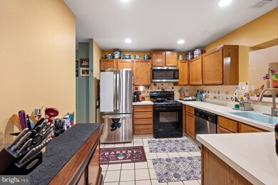 411 Snowflake Cir, Norristown, PA 19403 - photo 7