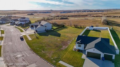 3351 Calvin Dr, Dickinson, ND 58601 - photo 3