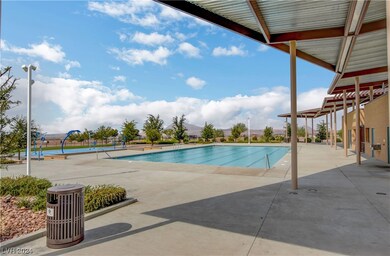 HUGE COMMUNITY POOL