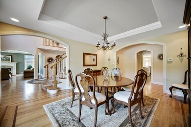 2437 Ravisloe Ln, Homewood, IL 60430 - photo 4