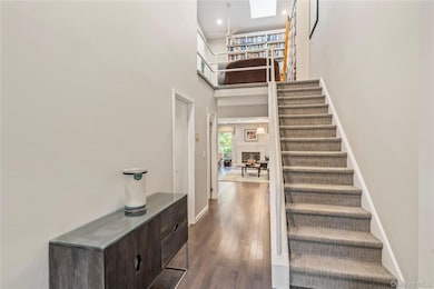 154 Hidden Ridge Dr, Syosset, NY 11791 - photo 2