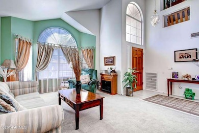8429 W Willowbrook Drive-small-005-Livin