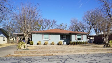 1304 Phillips St, Cleburne, TX 76033 - photo 2