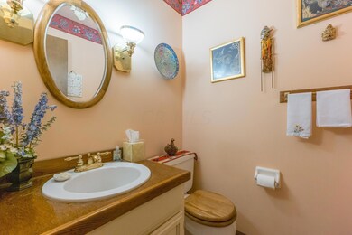 FIRST FLOOR GUEST BATHROOM