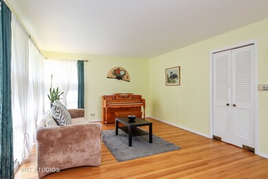 1608 W Johanna Terrace, Arlington Heights, IL 60005 - photo 2