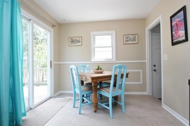 Dining Room. Eat In Kitchen