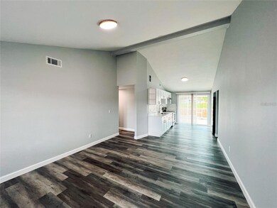 10204 Bellhurst Ct, Tampa, FL 33615 - photo 4