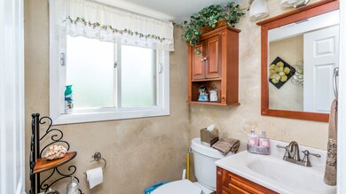 121 S Elm Tree Ln, Elmhurst, IL 60126 - photo 5