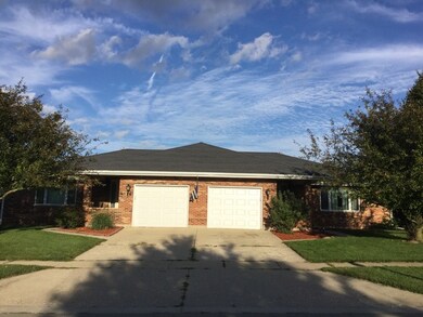 1018 Meadow Ln, Sycamore, IL 60178 - photo 2