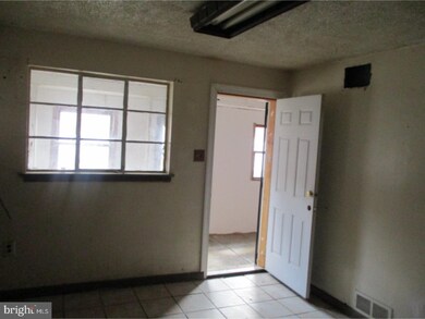 2406 Wainwright St, Camden, NJ 08104 - photo 6
