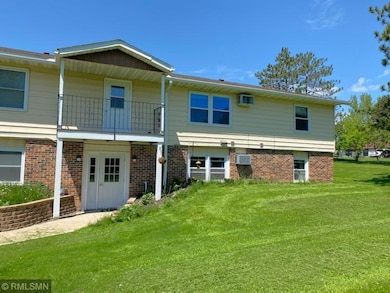 710 Hillcrest St unit 4, Baldwin, WI 54002 - photo 2