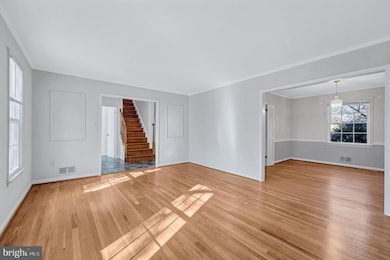 8617 Atwell Rd, Potomac, MD 20854 - photo 4