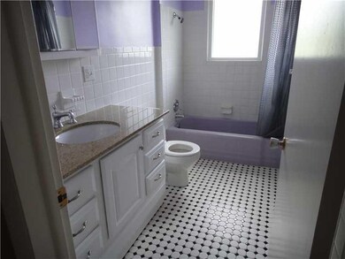 Full Bath. Apartment Bath