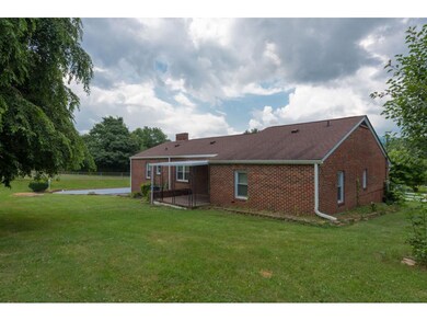 2111 Edgehill Cir, Johnson City, TN 37601 - photo 4