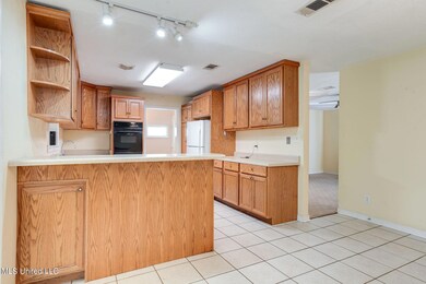 2 (2 of 23) Kitchen