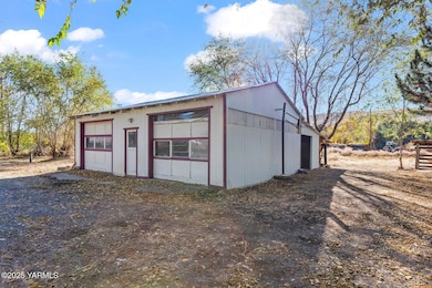 3508 Birchfield Rd, Moxee, WA 98936 - photo 4