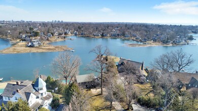 17 Willowmere Cir Riverside CT-large-050