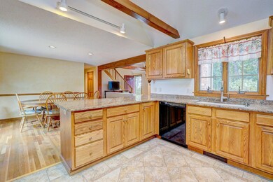 Kitchen to Dinning room
