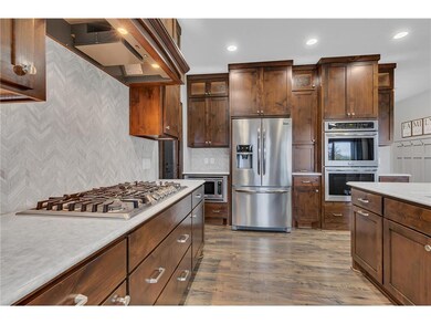 Massive 5 burner gas cooktop with hood and tile ba