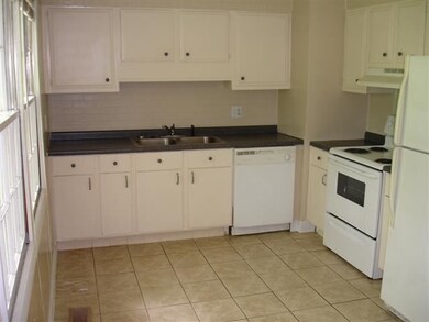 717 Dennis Ct, Jacksonville, NC 28546 - photo 4