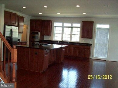 25705 Summerbank Ct, Chantilly, VA 20152 - photo 2