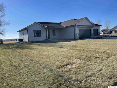 1579 Lake Ridge Dr, Plattsmouth, NE 68048 - photo 2