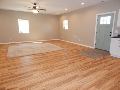 518 W Wiley Ave, Bluffton, IN 46714 - photo 4