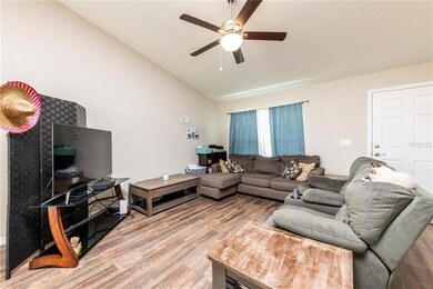 Living Room (15'10