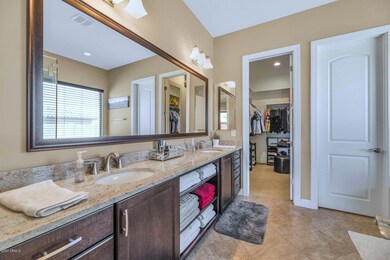 7813 S 30th Way-large-024-036-Master Bed