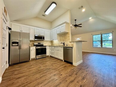 517 W Star St, Denison, TX 75020 - photo 6