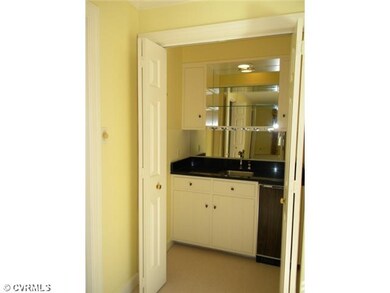 Den/Family/Great Room - Wet bar