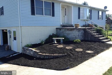 1275 Candice Ln, Chambersburg, PA 17201 - photo 2