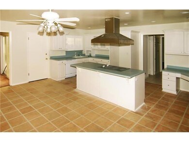 4846 Kelly Dr, Carlsbad, CA 92008 - photo 6