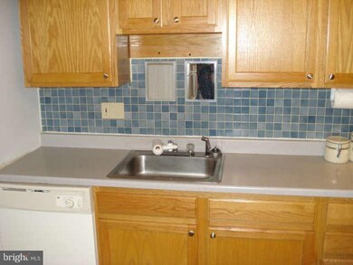 646 Burlington Ct, Edgewood, MD 21040 - photo 2