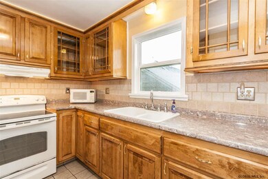 133 Division St, Schenectady, NY 12302 - photo 6