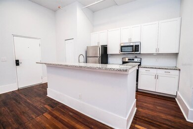 1090 10th St N, Saint Petersburg, FL 33705 - photo 7