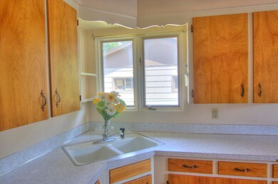 Jerilyn Valentine - 03 Kitchen