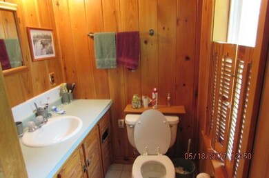 Half bath, 1 st floor