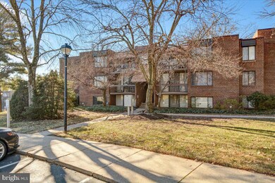 8705 Hayshed Ln unit 11, Columbia, MD 21045 - photo 2