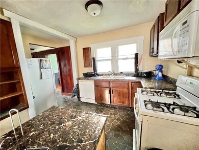 2720 Lyon St, Des Moines, IA 50317 - photo 6