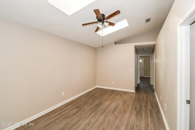 002-photo-living-room-7807177