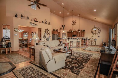 6816 Lakeview Dr, Central Point, OR 97502 - photo 5