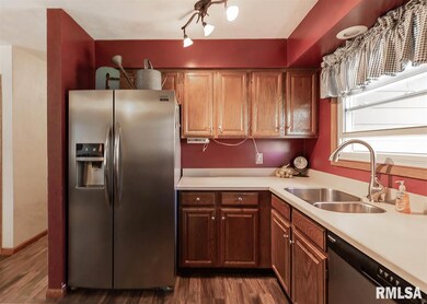 3002 W 63rd St, Davenport, IA 52806 - photo 4