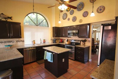 Kitchen w/granite counters & island