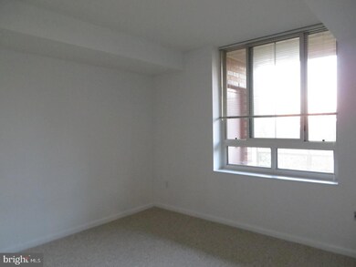 Potomac Place Condominiums unit N613, Washington, DC 20024 - photo 7