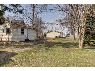 5465 E Lake Rd, Sheffield Lake, OH 44054 - photo 3