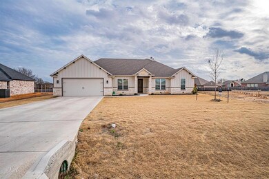 3013 Promenade Dr, Granbury, TX 76049 - photo 3